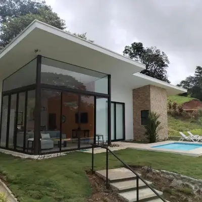 New House w Pool close to beach!
