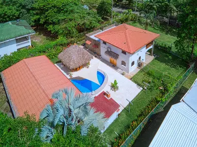 an aerial view of a house with a swimming pool at Mariposa Monarca in Esterillos