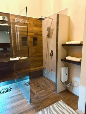 a bathroom with a shower with a glass enclosure at Trébol House in Cuatro Esquinas