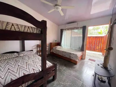 a bedroom with two bunk beds and a window at Apartamento con piscina privada in Uvita