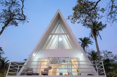 a triangular house with a pyramid facade at Casa Clara Monteverde in Puntarenas