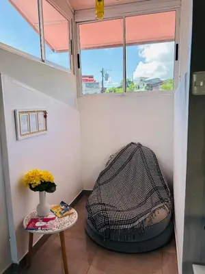 a room with a bean bag chair and a table at Apartamento Einoah in Puerto Limón