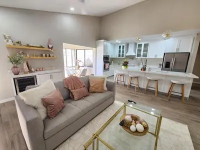 a living room with a couch and a kitchen at Beautiful and cozy home in Alajuela City