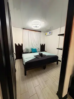 a bedroom with a bed and a window at Drift Away Lodge CR in Santa Cruz