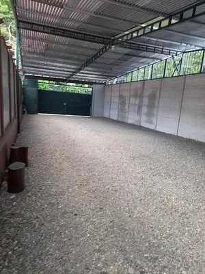 an empty building with a large room with windows at Apartamentos Mansión Tropical in Quepos
