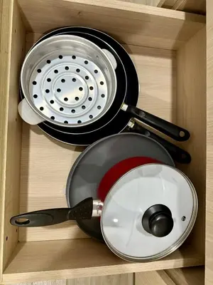 two pots and pans sitting in a drawer at Punta Leona, beach 5mn,gated parking, AC, TV, WiFi in Quebrada Ganado
