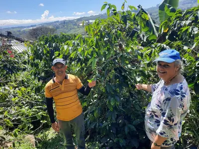 two women are standing in a tea plantation at Casa Roncha Hospedaje in Turrialba