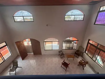 an overhead view of a large room with windows at Hostel la perla in Puntarenas