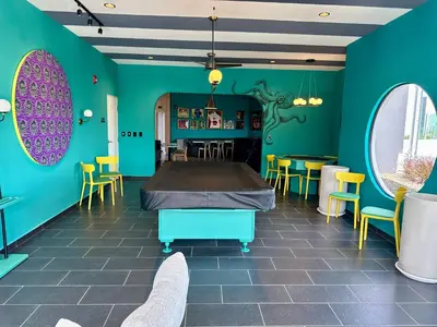 a room with a bed and tables and chairs at Bosques de bambú in San José