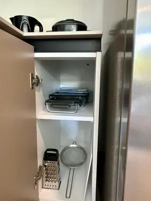 a kitchen cabinet with some items in it at Bosques de bambú in San José