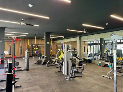 a gym with several treadmills and machines in it at Bosques de bambú in San José