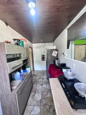 a small kitchen with a stove and a refrigerator at Vacaciones en Tortuguero in Tortuguero