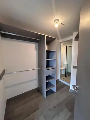 an empty room with a closet and a door at Apartamento en Barrio Escalante in San José