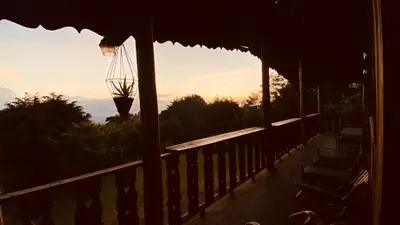 a balcony of a house with a potted plant at Vista de montaña in Barva