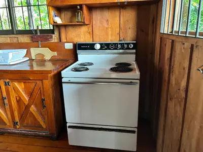 a kitchen with a white stove and a counter at Vista de montaña in Barva