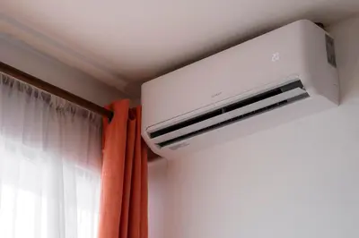a air conditioner in a room with a curtain at Habitacion triple clasica - Casa Esmeralda in San José