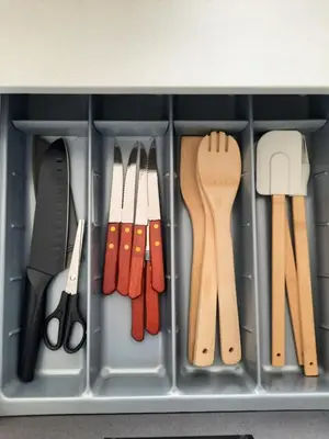 a drawer filled with knives and utensils at Nuevo y moderno loft en Bö Escalante in San José