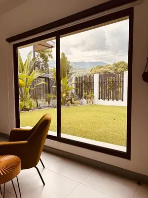 a room with a window with a view of a yard at Casa Morfa in Uvita