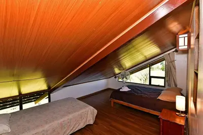 a bedroom with two beds and a large window at Casa Vacacional floreva in Tapantí
