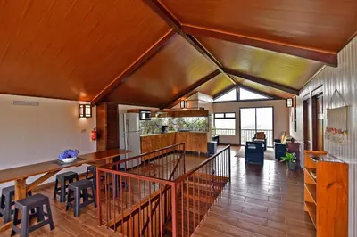 a kitchen and living room with a wooden ceiling at Casa Vacacional floreva in Tapantí