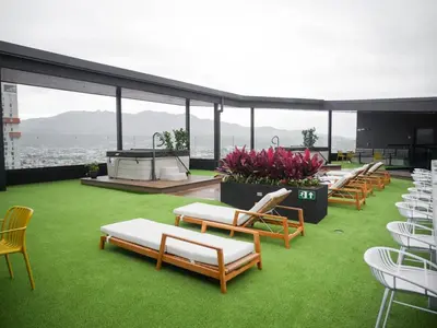 a rooftop patio with lounge chairs and a grill at Ser Escalante Modern Studio AC in San José