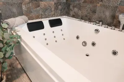 a white bath tub in a bathroom with a plant at Loft con hermosas vistas y Volcán Turrialba in Turrialba
