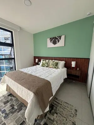 a bedroom with a large bed and a window at Cerca del Estadio Nacional Sabana Núcleo Apartamento 'Casa Bientenveo' in San José