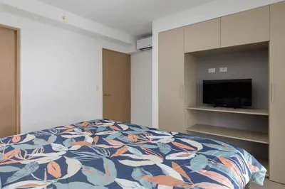 a bedroom with a bed and a flat screen tv at Viva Jaco II in Jacó