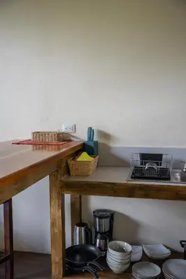 a wooden counter top with a stove and some dishes at Vista Canaan Cabaña de montaña in Rivas