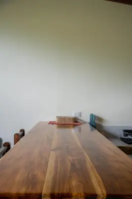 a wooden table in the middle of a room at Vista Canaan Cabaña de montaña in Rivas