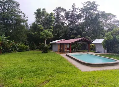 a backyard with a pool and a gazebo at Quinta Rincon Silvestre cerca de Volcán in Jabillos
