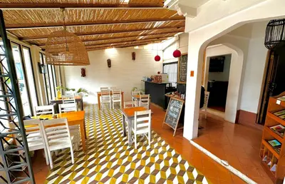 a kitchen and dining room with a table and chairs at Luz de Luna Barrio Escalante in San José