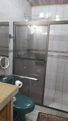 a bathroom with a shower with a green toilet at Altos de Montenegro Alajuela in Alajuela City