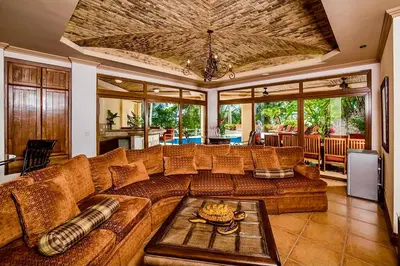 a living room with a couch and a table at Palacio Tropical in Puntarenas