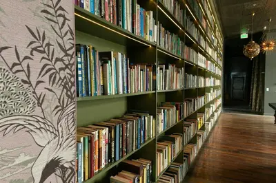 a book shelf filled with lots of books at Vista Aqua Escalante in San José