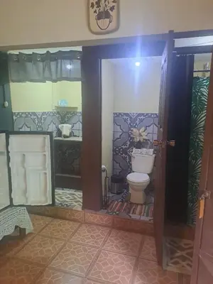 a bathroom with a toilet and a sink at Beliz Habitación privada con baño privado in Liberia
