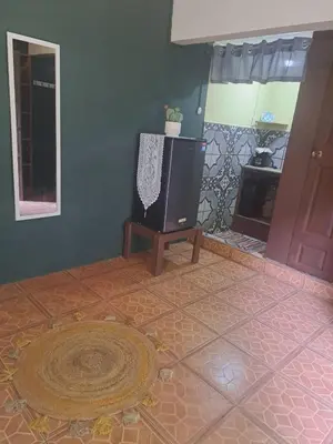 a living room with a tv sitting on a table at Beliz Habitación privada con baño privado in Liberia
