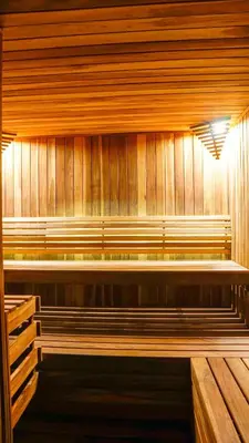 a wooden sauna with a wooden bench in it at Zen Urbano View of the Irazu Volcano con Jacuzzi and AC in Curridabat