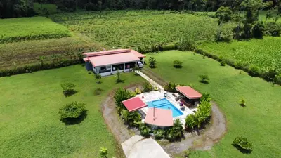 Gallery image of Villa Fortuna, Villa & Piscina, Volcán Arenal in Guayabal