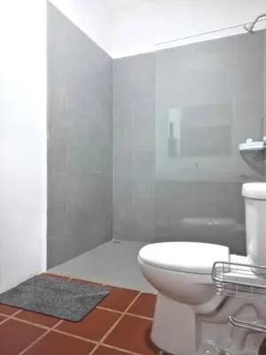 a bathroom with a toilet and a sink at Hotel El Arca, Jardín Botánico y Restaurante in Santa Bárbaraa