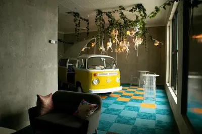 a living room with a couch and a yellow van at Vistas a la montaña 1301 URBN in San José