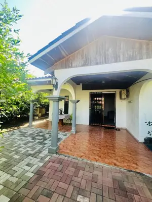 an open door of a building with a patio at Apartamento con jardín privado in Coco