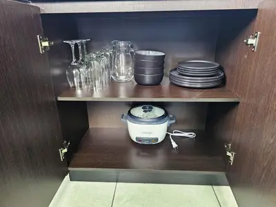 a cupboard with a blender and plates on it at Casa Vista Arenal in Fortuna