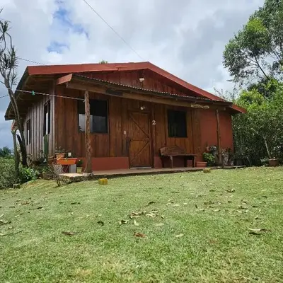 Ecos del Poás vista al jardín