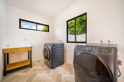a laundry room with a washer and dryer in it at Macondo Ecolodge Apt 4 - Estrella de Fuego in Coco