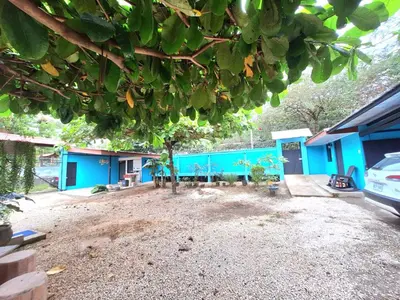 a blue house with a tree in front of it at Apartamento Studio cerca de Playa Tamarindo in Villarreal