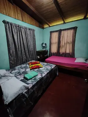 a bedroom with a bed and a window with at Casa La Esperanza in Chachagua