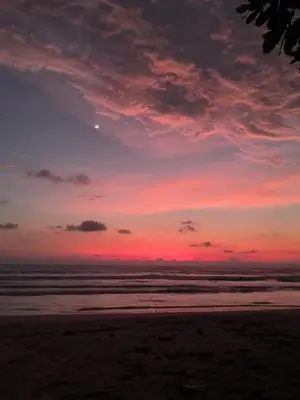 a sunset on a beach with the ocean at Casa Abierta Playa Juquillal 2 habitaciones in Santa Cruz