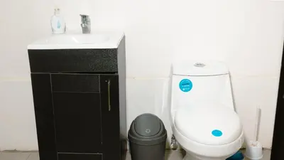 a bathroom with a toilet and a sink at Casa Abierta Playa Juquillal 1 habitacion in Santa Cruz
