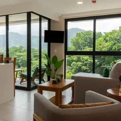 Bird & Surf 2BD Retreat Jungle Views Pool Gym